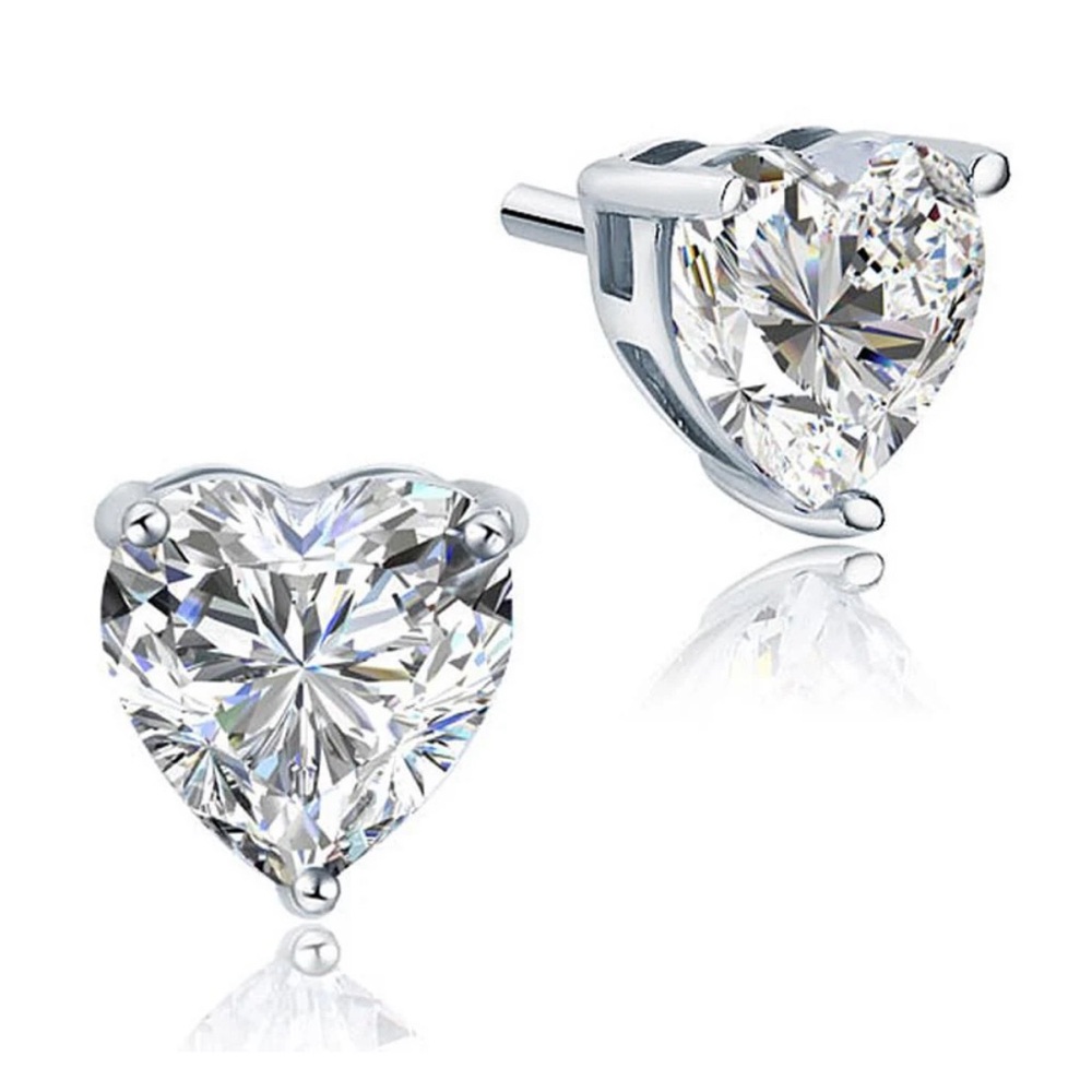 HEART💖SHAPED STUD DIAMOND EARRINGS
